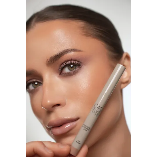 Long-lasting eye shadow pencil OK BEAUTY LONG LASTING EYESHADOW STICK tone Bloom